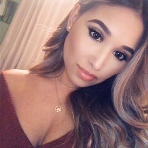 Meet your Posher, Felicita